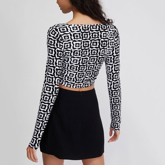 NWT Pacsun Cares Pumpkin Seamed Keyhole Long Sleeve Printed Top - Picture 2 of 7